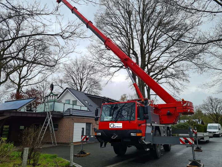 Balkongeländer<br>Balkongeländer, Stahlrahmen mit Glasfüllung