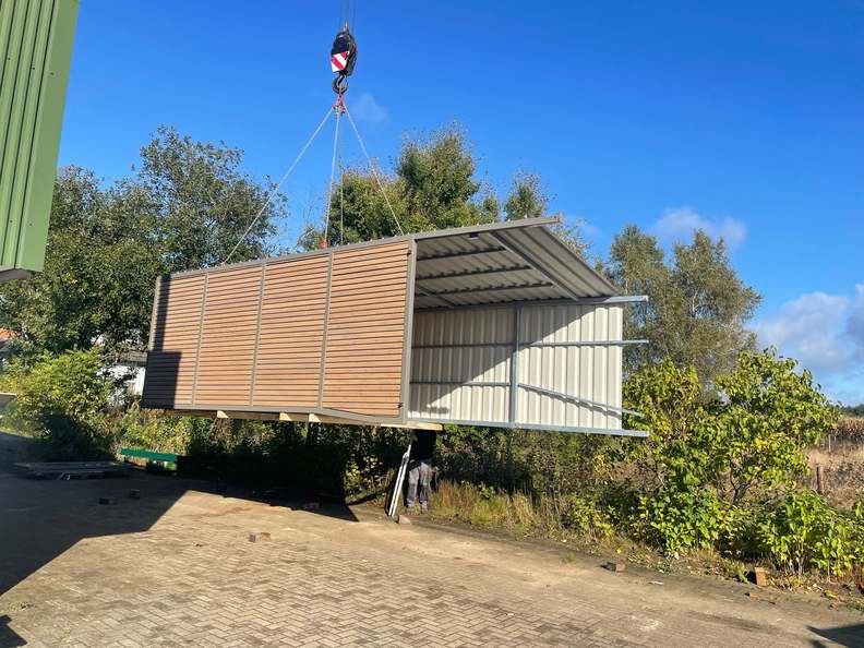 Mülltonnen Einhausung<br>Mülltonnen Einhausung 13m x 3 m x 2,4 m pulverbeschichtete Stahlkonstruktion mit einer Rhombus Füllung