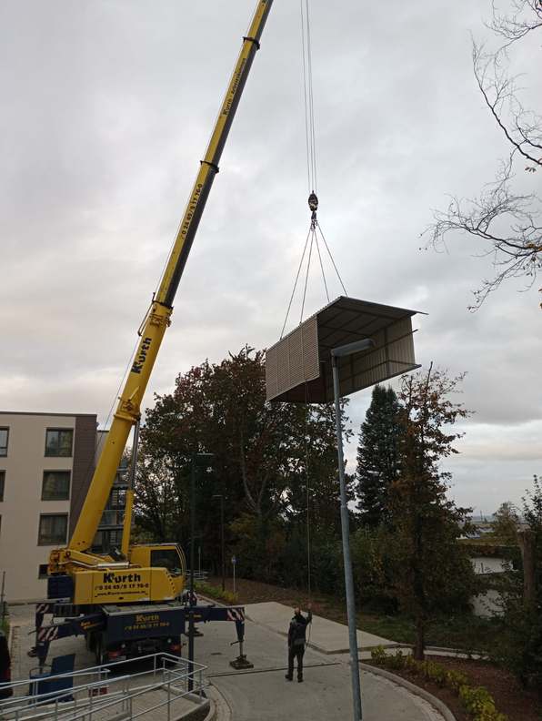 Mülltonnen Einhausung<br>Mülltonnen Einhausung 13m x 3 m x 2,4 m pulverbeschichtete Stahlkonstruktion mit einer Rhombus Füllung