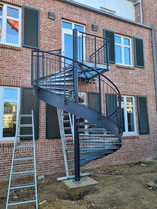 Spindeltreppe<br>Spindeltreppe pulverbeschichtet